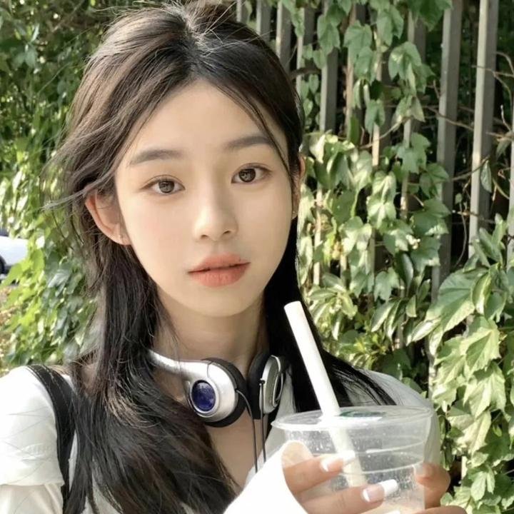 阳台上的女人们